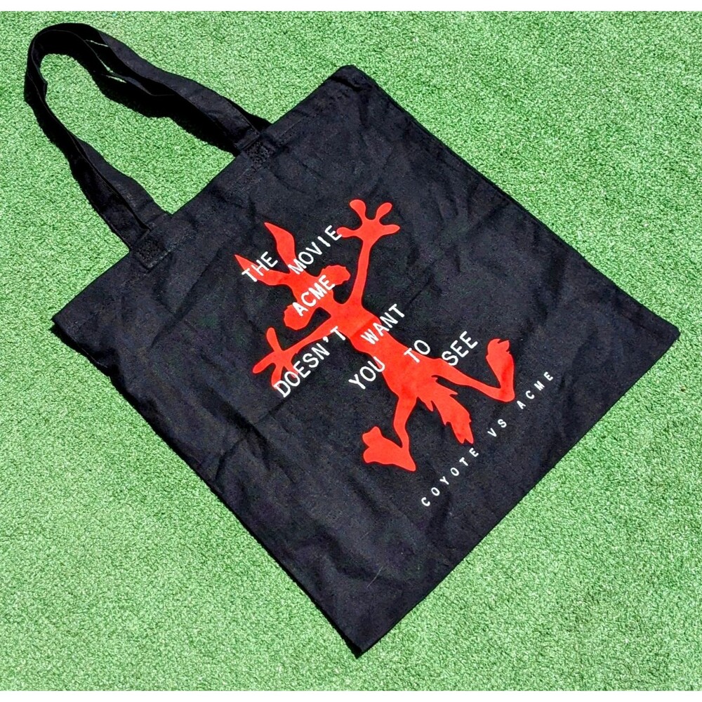2025 SDCC Coyote vs Acme Bag Movie Hall H Exclusive Giveaway San Diego Comic Con